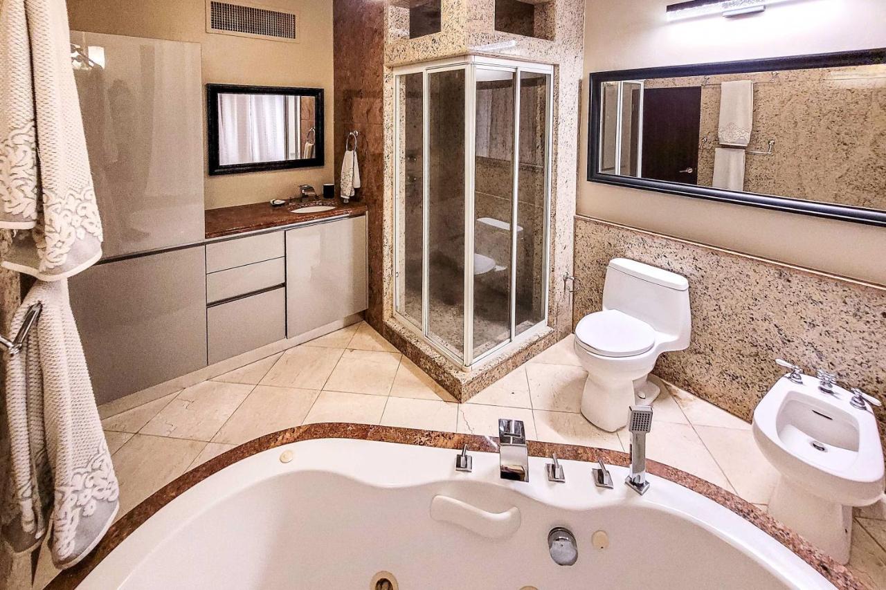 Luxurious San Juan Villa With Pool - Walk To Beach! Exterior photo